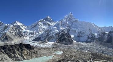 Everest Base Camp (5380M)  Treks And Kalapathar (5550M) 16 Days